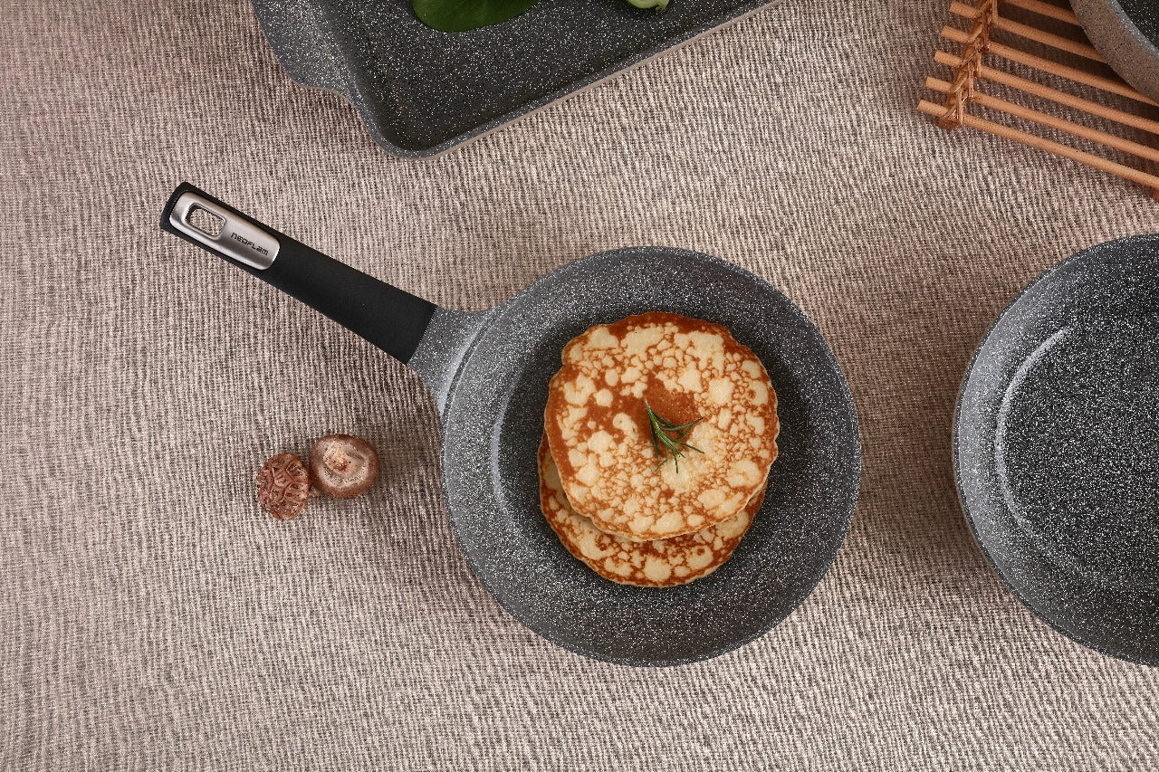 Batterie de cuisine en granit beige résistante et élégante – Neoflam Maroc
Set de casseroles en granit rose avec revêtement antiadhésif – Livraison rapide au Maroc
Ustensiles de cuisine durables en granit – Couleur rose pastel et beige
Revêtement en granit résistant aux rayures
Couleurs élégantes : beige doux & rose pastel
Poignées ergonomiques résistantes à la chaleur
Compatible tous feux (gaz, électrique, induction)
