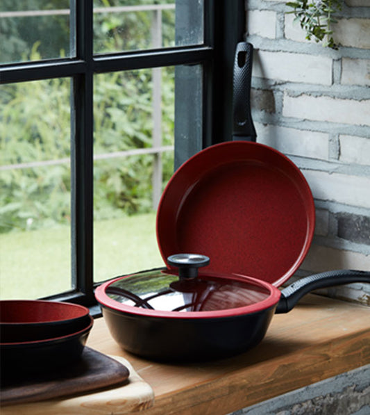 
Batterie de cuisine en céramique – 5 pièces | Antiadhésive & saine

Optez pour une cuisson saine et élégante avec notre batterie de cuisine en céramique – 5 pièces. Revêtement en céramique antiadhésif de haute qualité, sans produits chimiques nocifs – idéal pour cuisiner sans matières grasses !

Caractéristiques :

Revêtement en céramique antiadhésif et résistant aux rayures

Répartition uniforme de la chaleur

Poignées ergonomiques et isolées

Compatible avec tous types de feux, y compris l’induction

